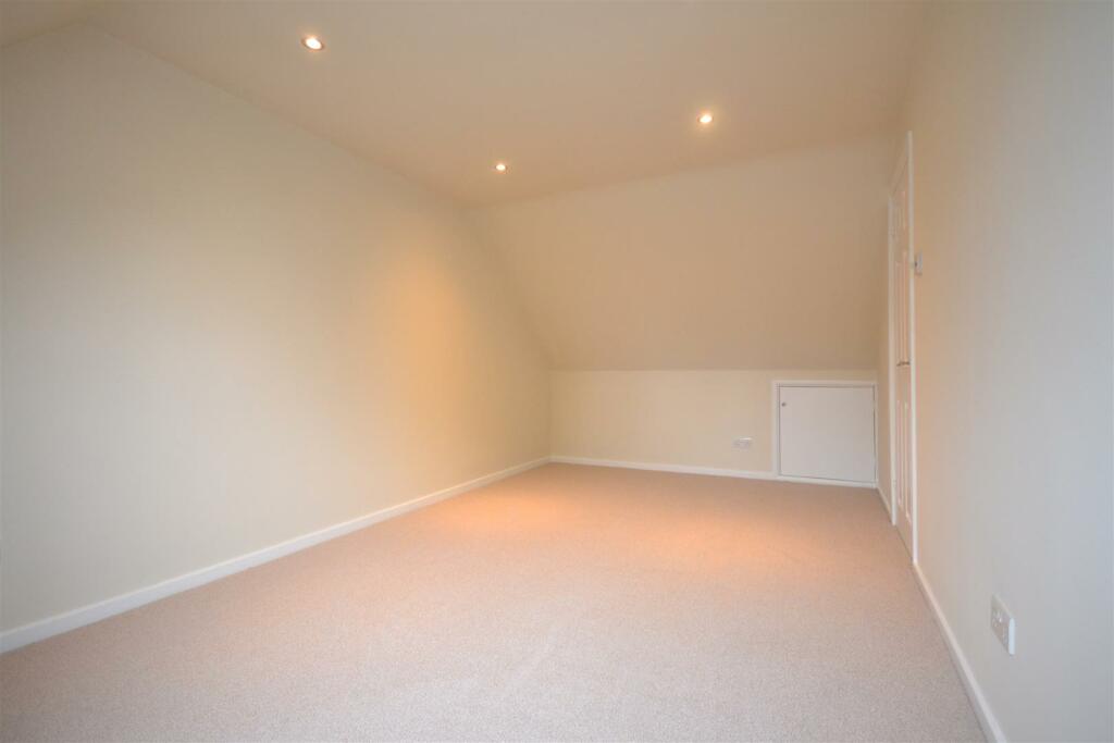 Additional property image - Pie Corner, Flamstead