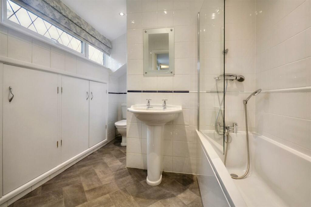 Additional property image - Pie Corner, Flamstead