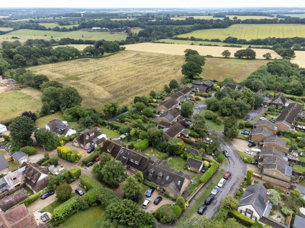 Additional property image - Pie Corner, Flamstead