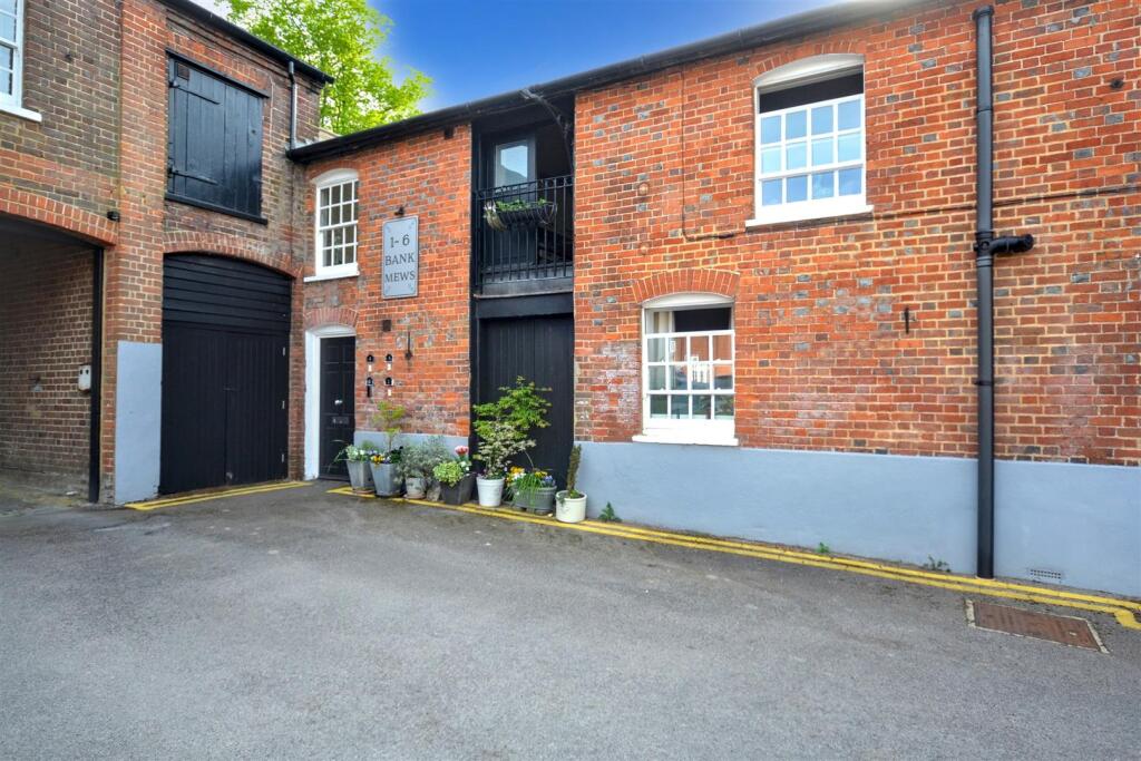 Main image of property: High Street, Tring