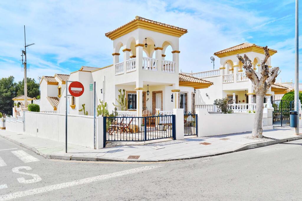 Main image of property: Valencia, Alicante, Pinar De Campoverde