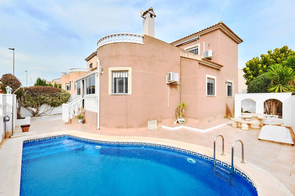 Main image of property: Valencia, Alicante, Pinar De Campoverde