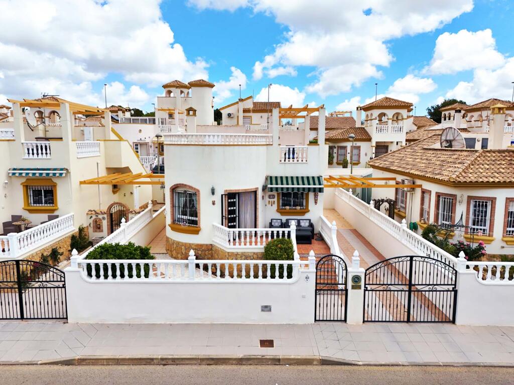 Main image of property: Valencia, Alicante, Pinar De Campoverde