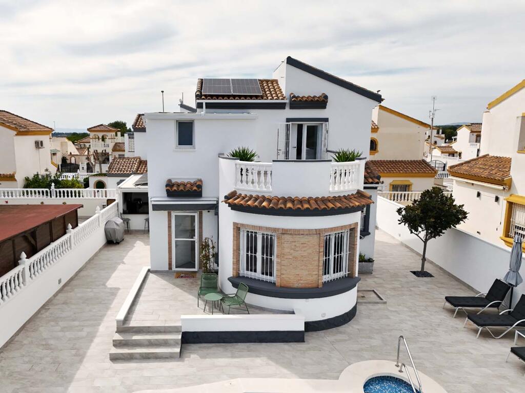 Main image of property: Valencia, Alicante, Pinar De Campoverde