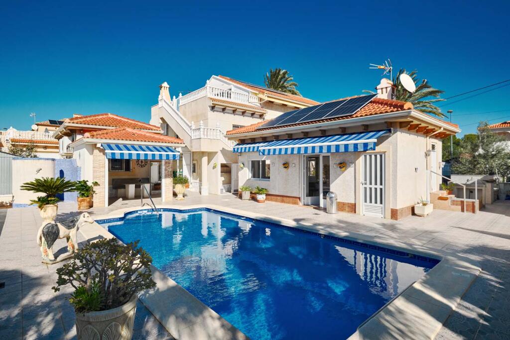 Main image of property: Valencia, Alicante, Pinar De Campoverde