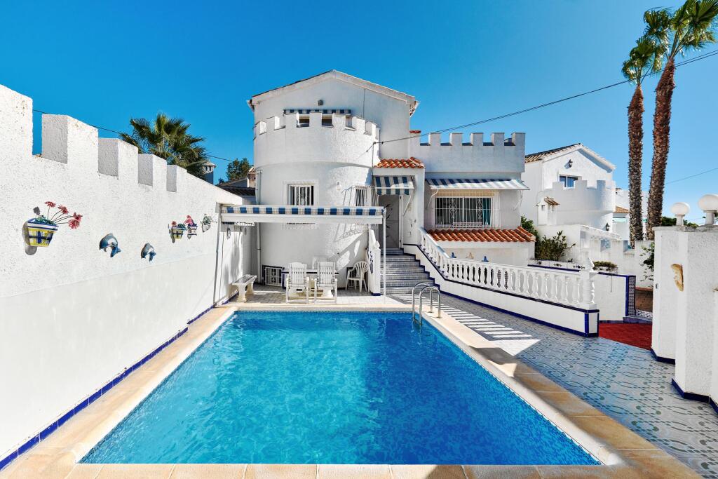 Main image of property: Valencia, Alicante, Pinar De Campoverde