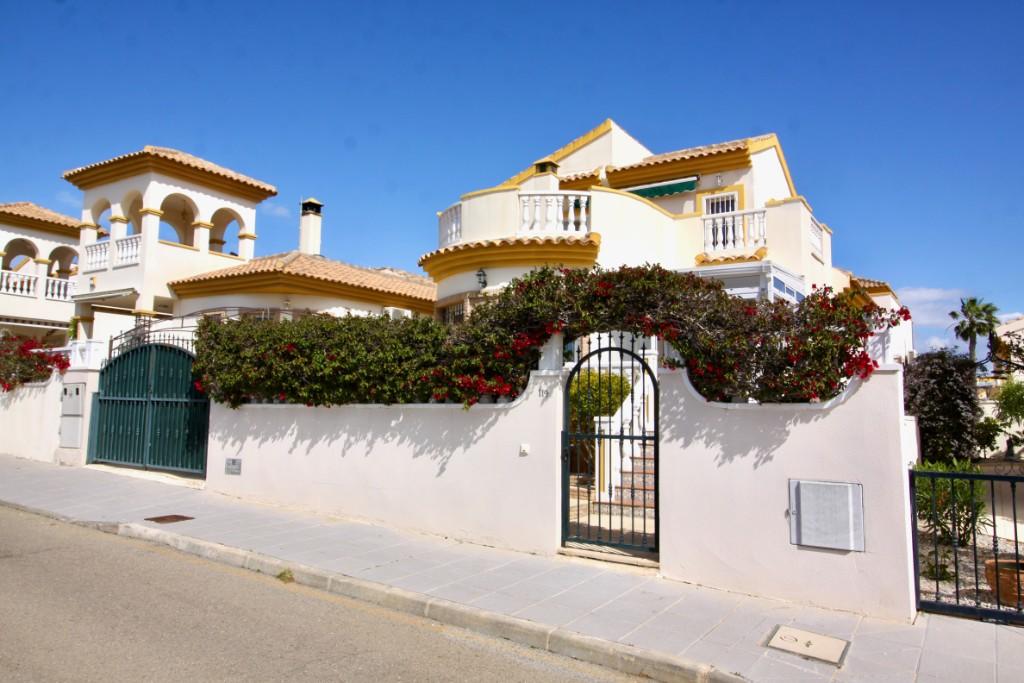 3 bedroom villa for sale in Pinar De Campoverde, Alicante, Valencia, Spain