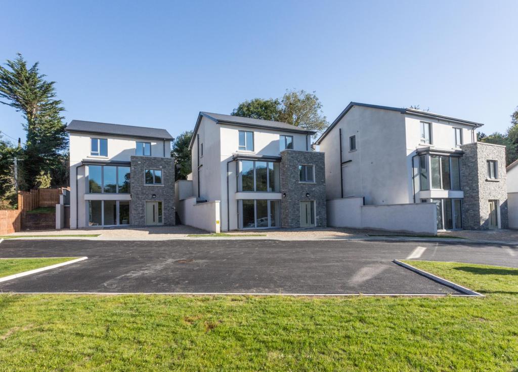 4 bedroom detached house for sale in Woodview Heights, Marlton Road