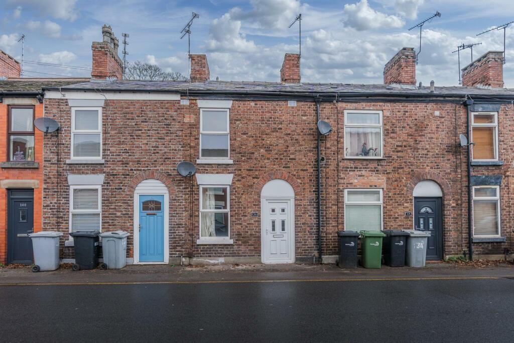 2 bedroom terraced house for sale in Chester Road, Macclesfield, SK11