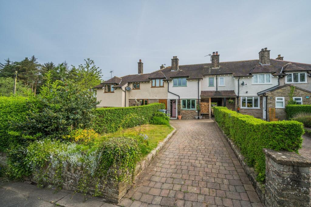 3 bedroom terraced house for sale in Round Meadow, Rainow, SK10 5UB, SK10