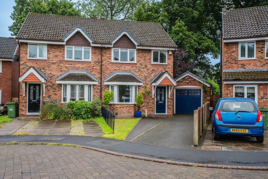3 bedroom semidetached house for sale in Thistleton Close