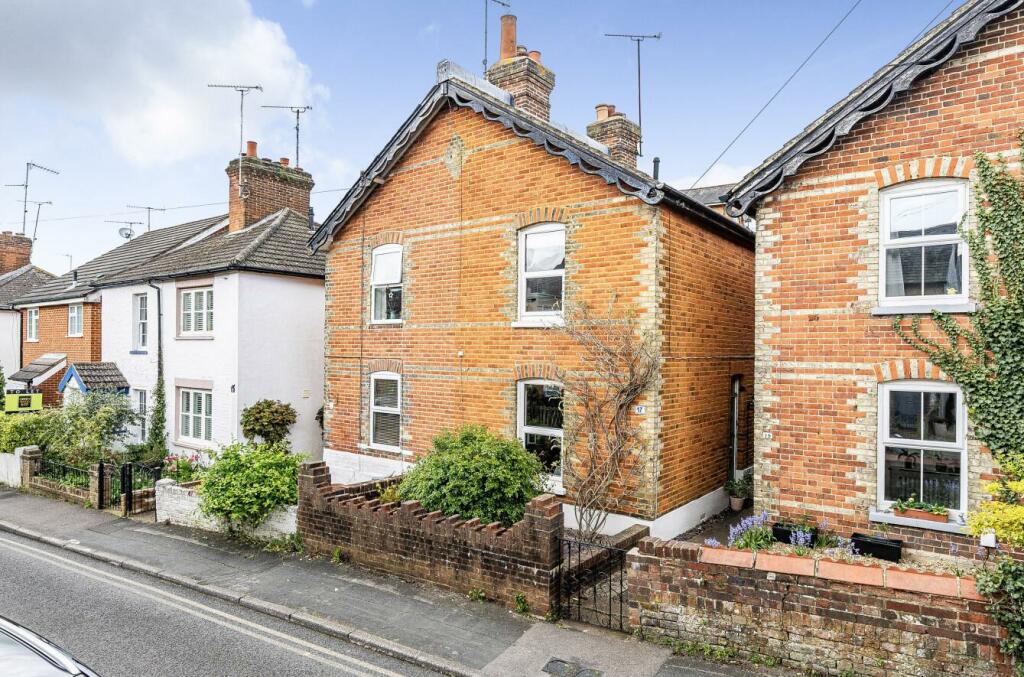 2 bedroom semi-detached house for sale in Cline Road, Guildford, GU1