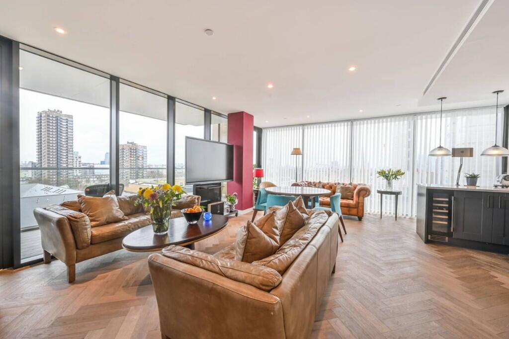 Main image of property: Gorgeous 2-Bedroom Apartment at London Dock, Merino Gardens, London, E1W