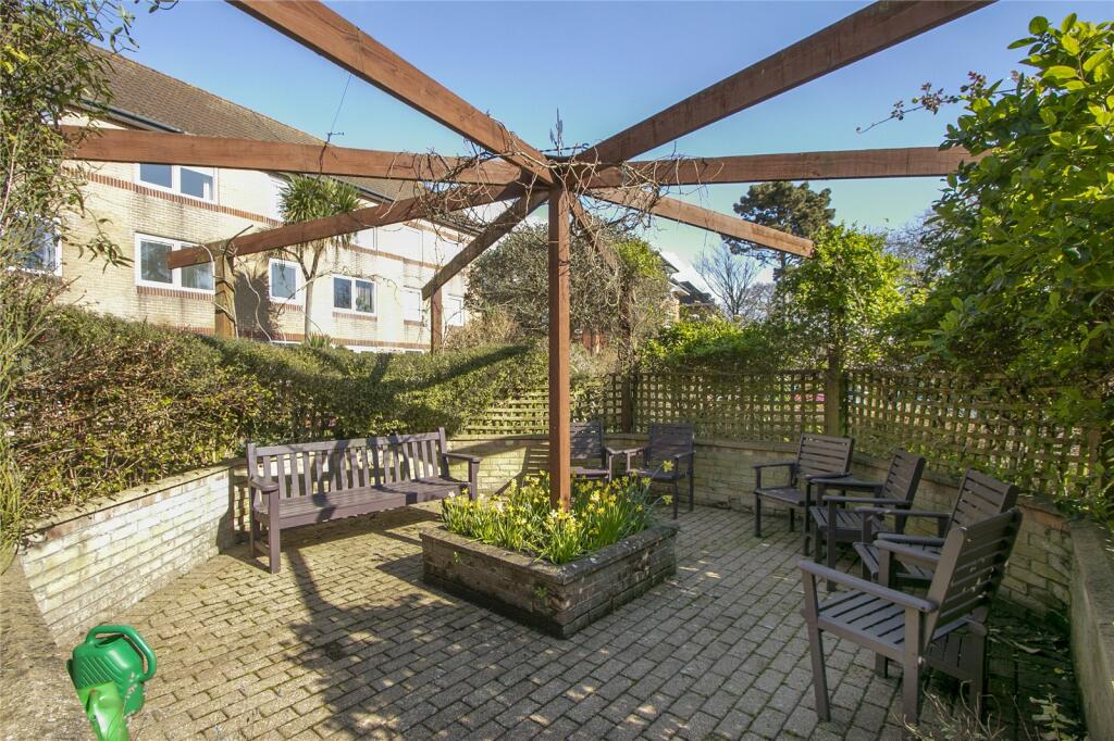 2 bedroom apartment for sale in Sea Road, Boscombe Spa, Bournemouth, BH5