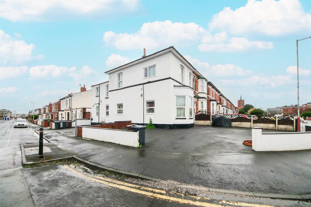 2 bedroom apartment for sale in Sussex Road, Southport, PR9