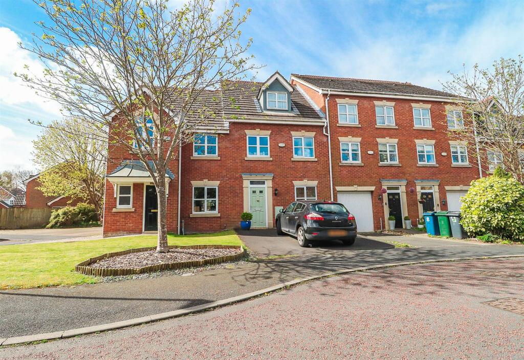 3 bedroom terraced house for sale in Kew House Drive, Scarisbrick