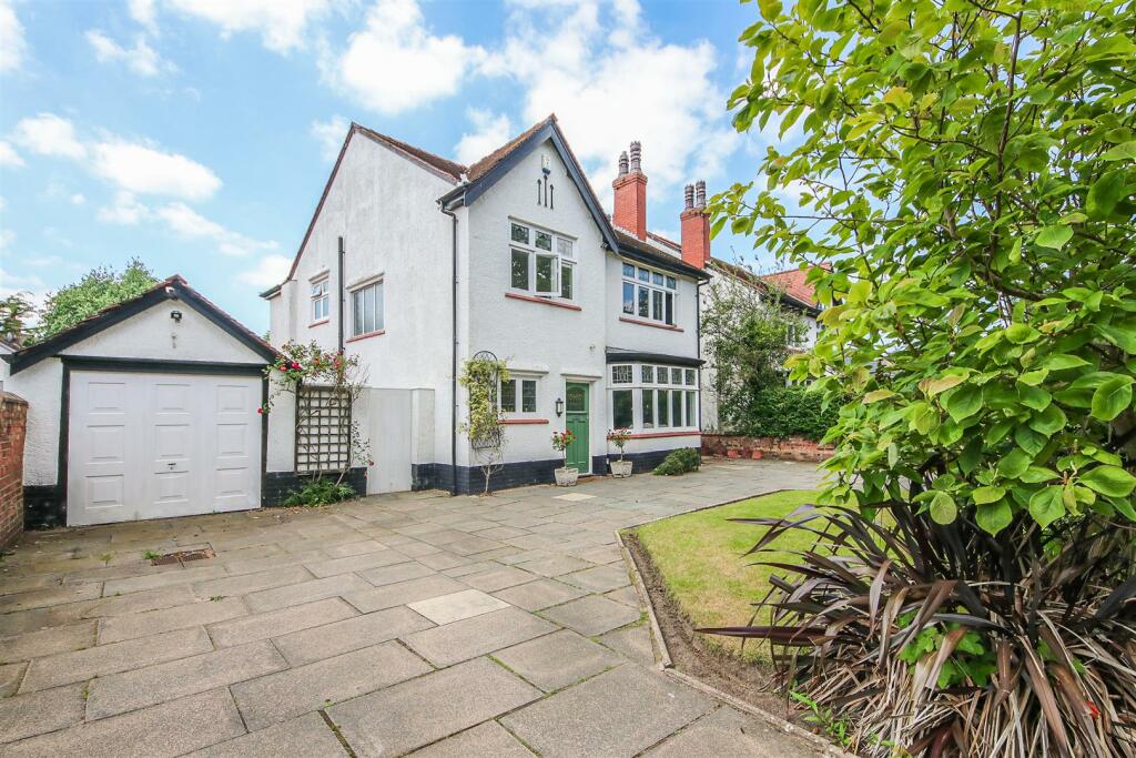 4 bedroom detached house for sale in Hilbre Drive, Southport, PR9