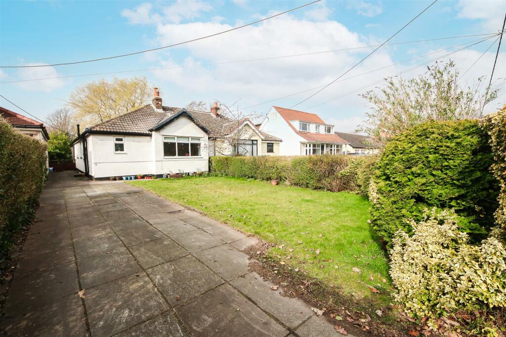 4 bedroom semidetached bungalow for sale in Bescar Lane, Scarisbrick