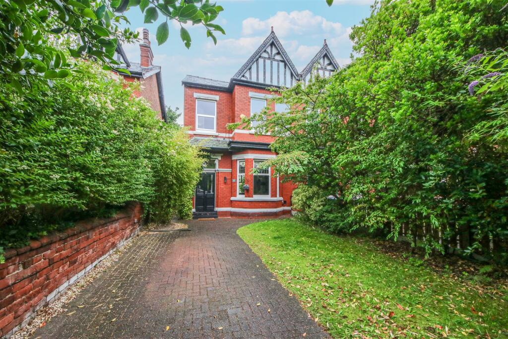 4 bedroom semidetached house for sale in Wennington Road, Southport, PR9