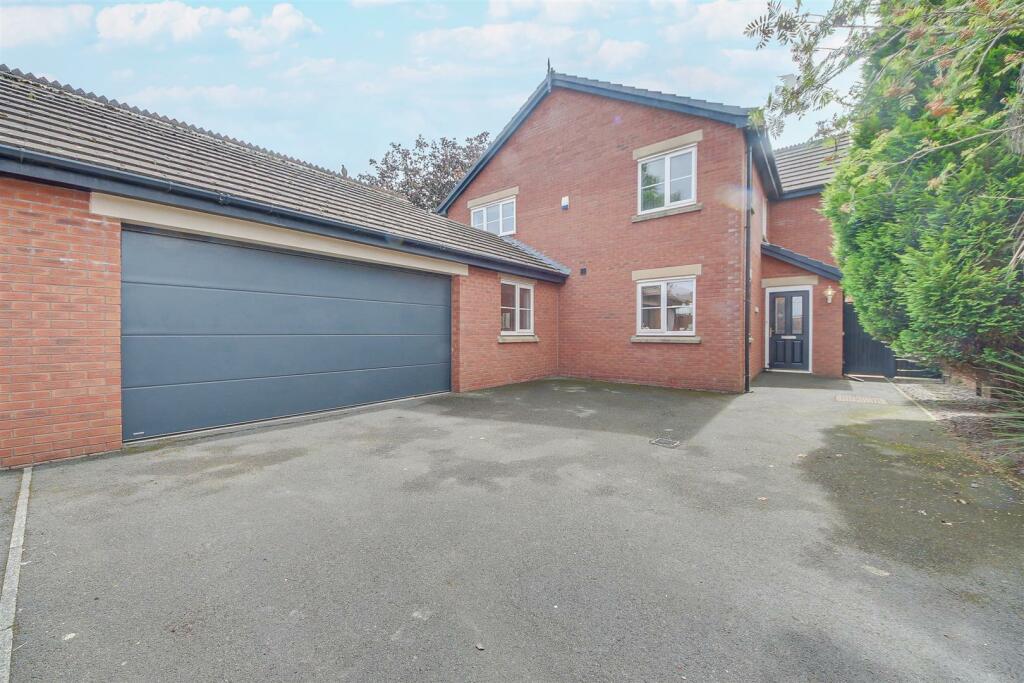 4 bedroom detached house for sale in The Mallards, Southport, PR9