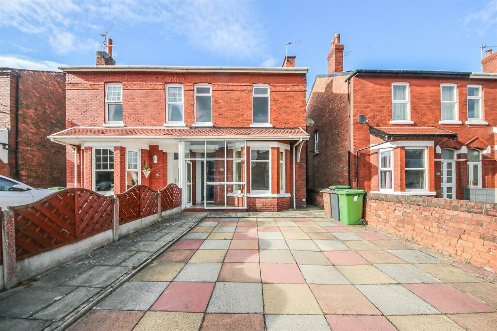 2 bedroom semi-detached house for sale in Bedford Road, Birkdale ...