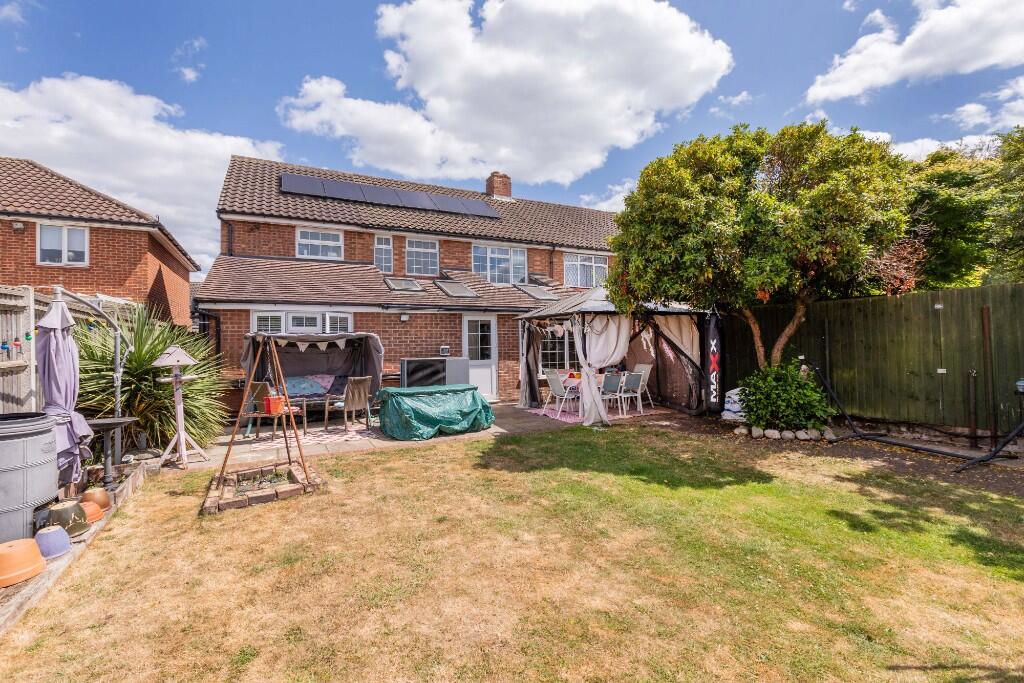Main image of property: Jacob Close, Windsor, Berkshire, SL4