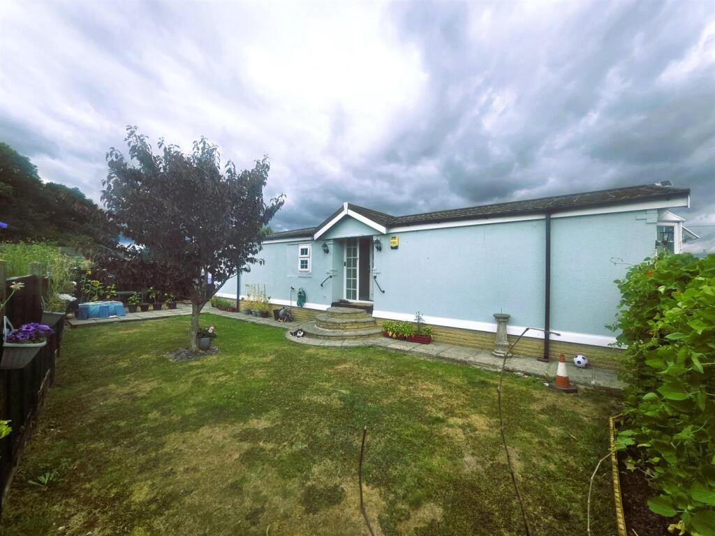 Main image of property: THE COPSE, CRANBOURNE RESIDENTIAL PARK, WINKFIELD