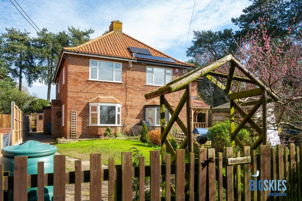 2 bedroom semidetached house for sale in Saxlingham Road, Blakeney