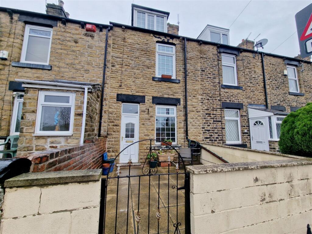 4 bedroom terraced house for sale in Snydale Road,Cudworth,Barnsley,S72