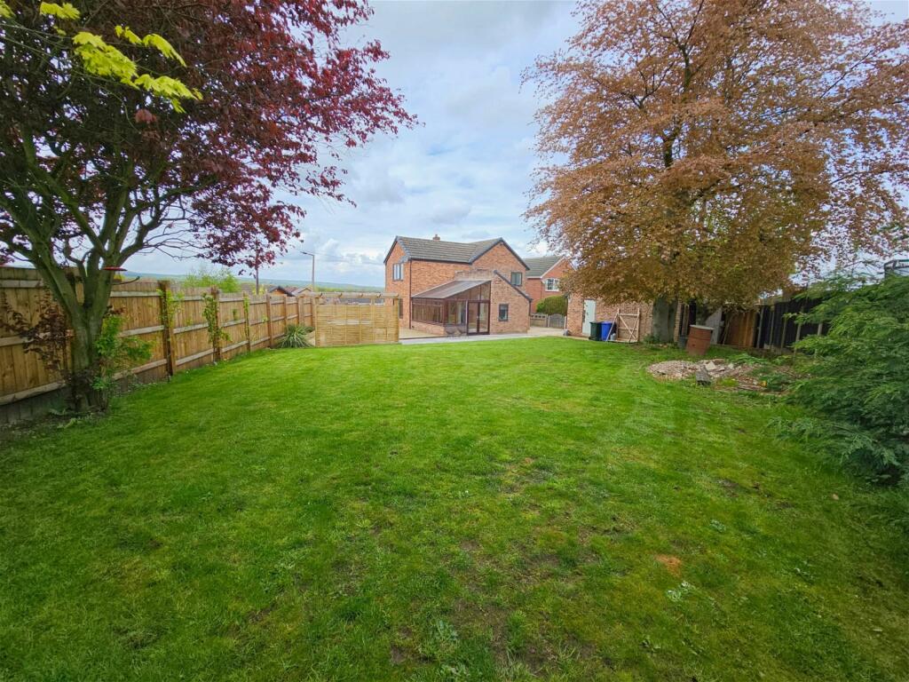 4 bedroom detached house for sale in Ainsdale Road, Royston, Barnsley
