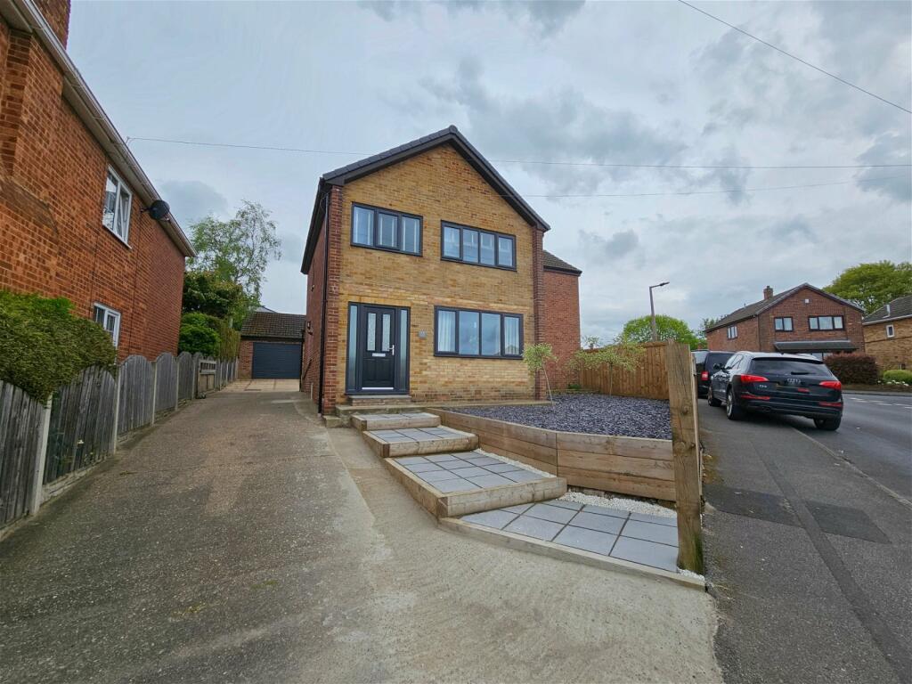 4 bedroom detached house for sale in Ainsdale Road, Royston, Barnsley