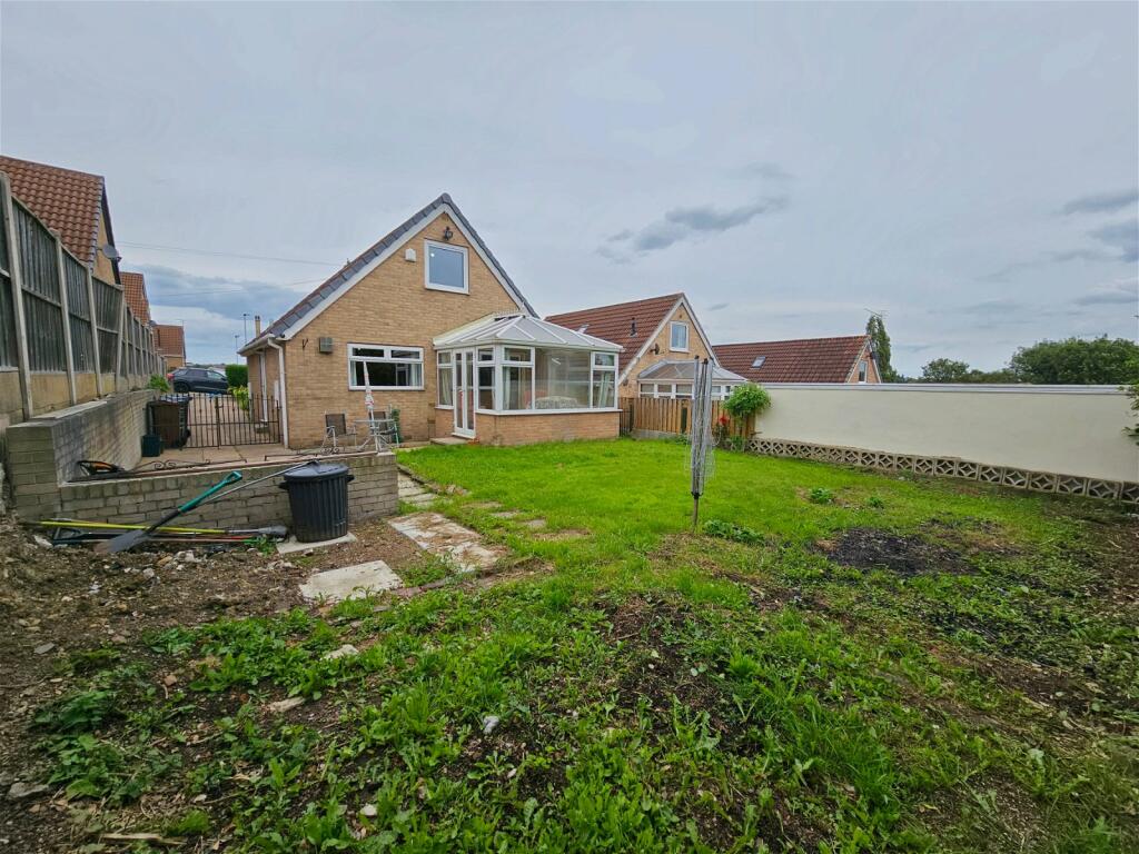 3 bedroom detached house for sale in Honeywell Place, Barnsley, S71 1QB