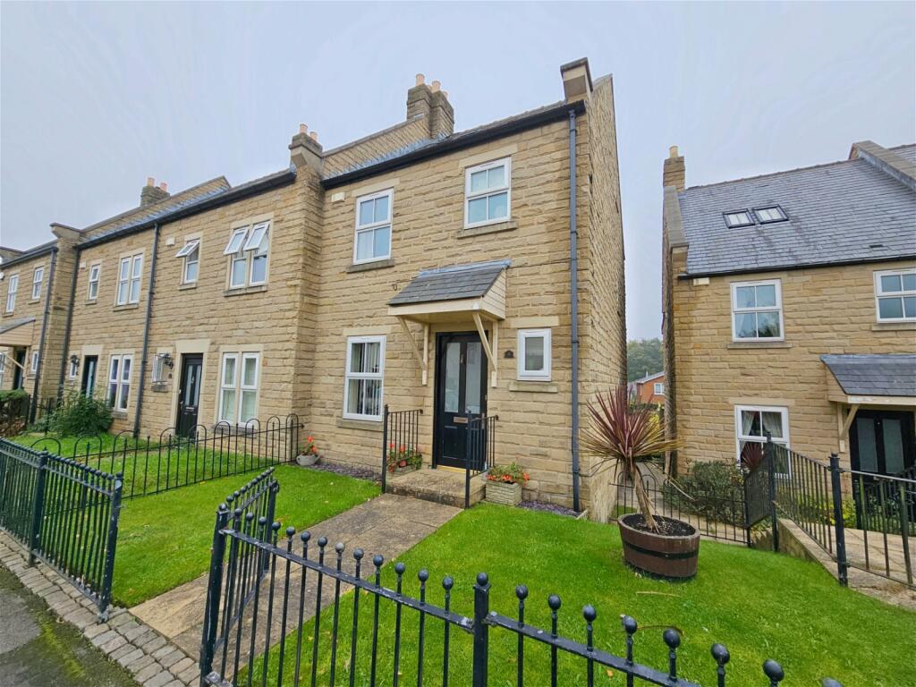 3 bedroom town house for sale in Knabbs Lane, Silkstone Common