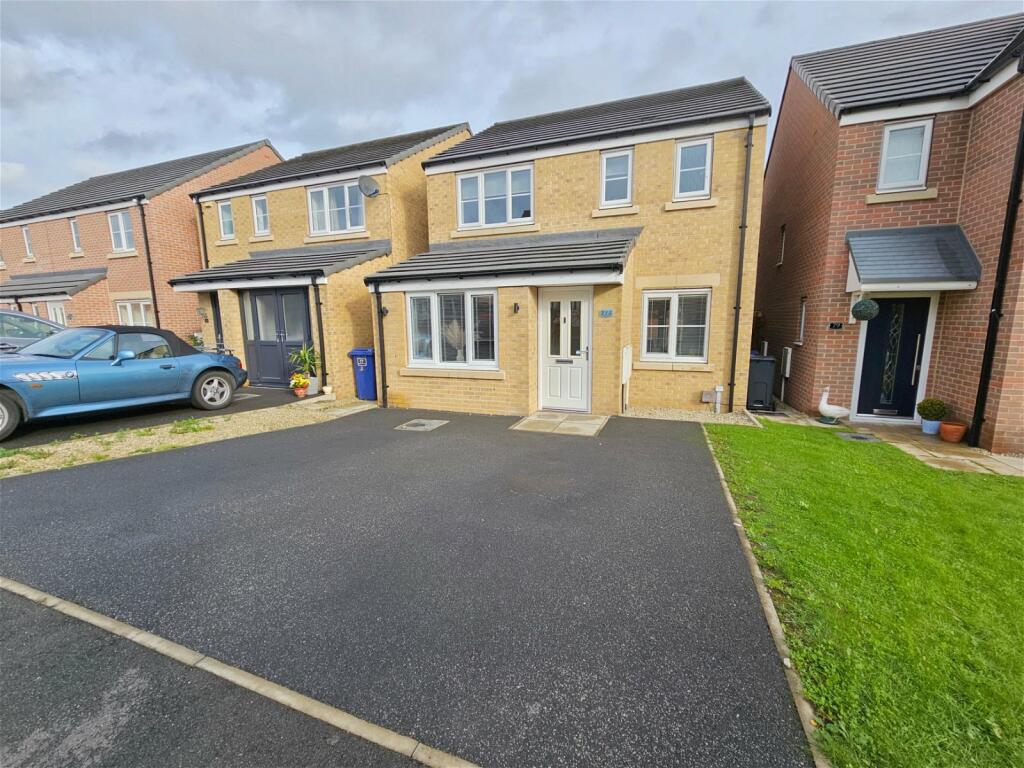 3 bedroom detached house for sale in Mitchells Avenue, Wombwell