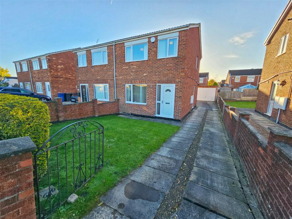 3 bedroom semidetached house for sale in Topcliffe Road, Barnsley, S71