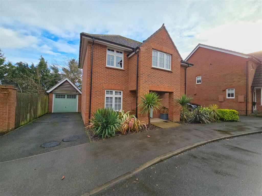 4 bedroom detached house for sale in Middleton Grove, Dodworth
