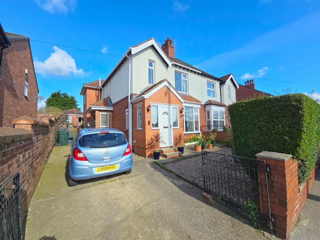 3 bedroom semidetached house for sale in Carlton Road, Barnsley, S71