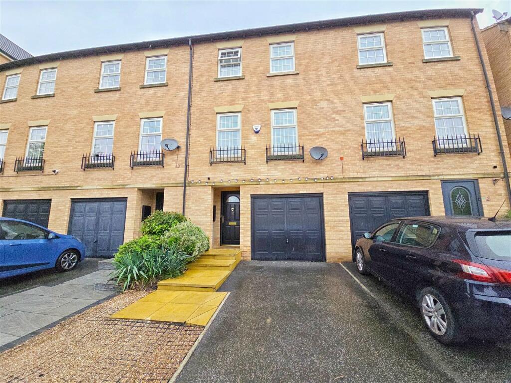3 bedroom town house for sale in Wheatcrofts, Barnsley, S70 6BZ, S70