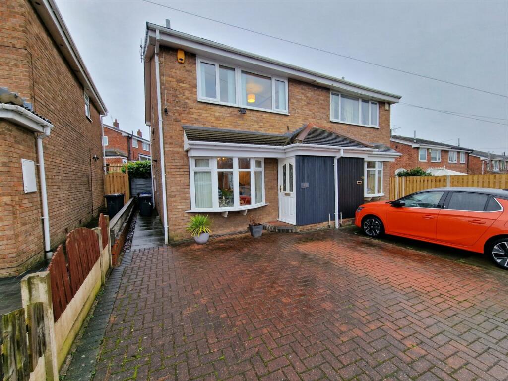 3 bedroom semidetached house for sale in Burton Bank Road, Barnsley