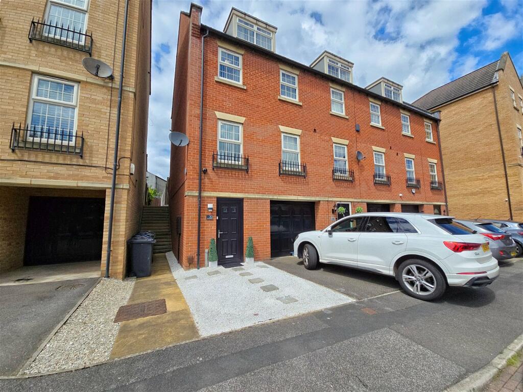 3 bedroom town house for sale in Wheatcrofts, Barnsley, S70 6BZ, S70