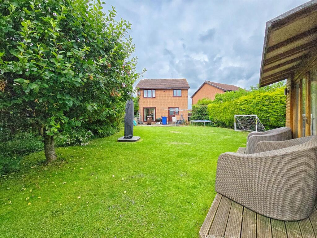 3 bedroom detached house for sale in Selbourne Close, Barugh Green, Barnsley, S75 1NA, S75