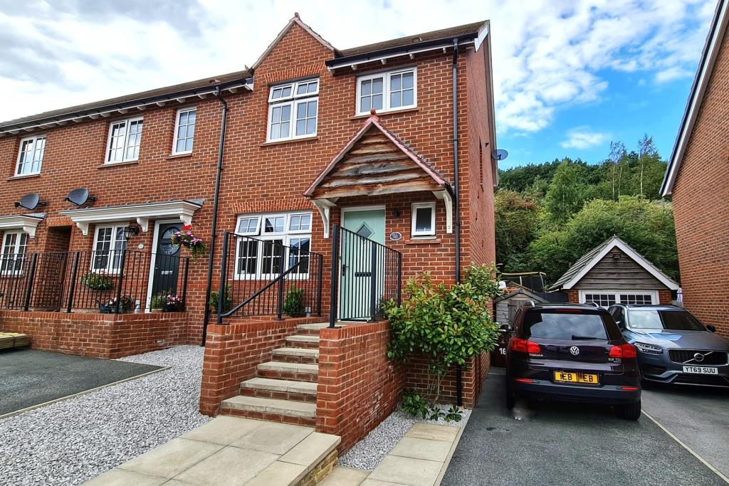 3 bedroom town house for sale in Middleton Grove,Dodworth,Barnsley,S75