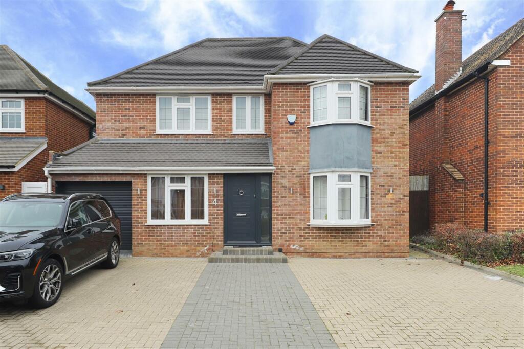 5 bedroom detached house for sale in Buckland Rise, Pinner, HA5