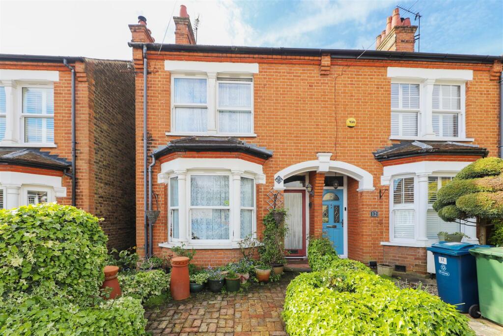 3 bedroom end of terrace house for sale in Kingsley Road, Pinner, HA5