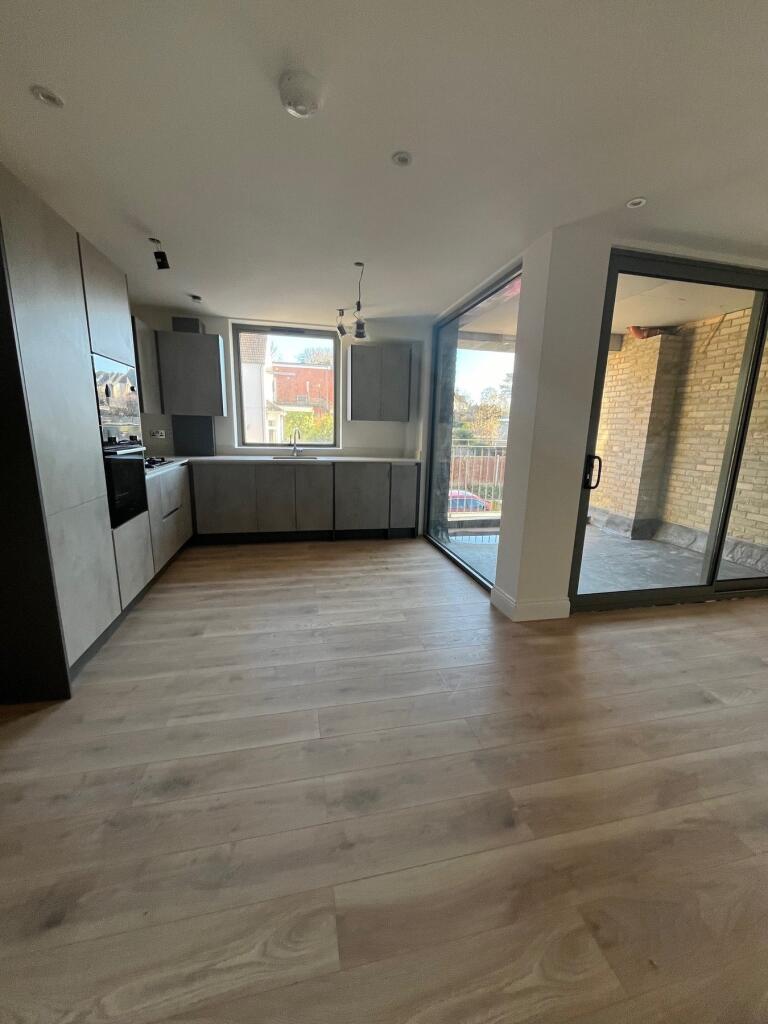 Additional property image - Selsdon Road, South Croydon, Surrey, CR2