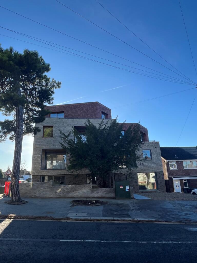 Additional property image - Selsdon Road, South Croydon, Surrey, CR2