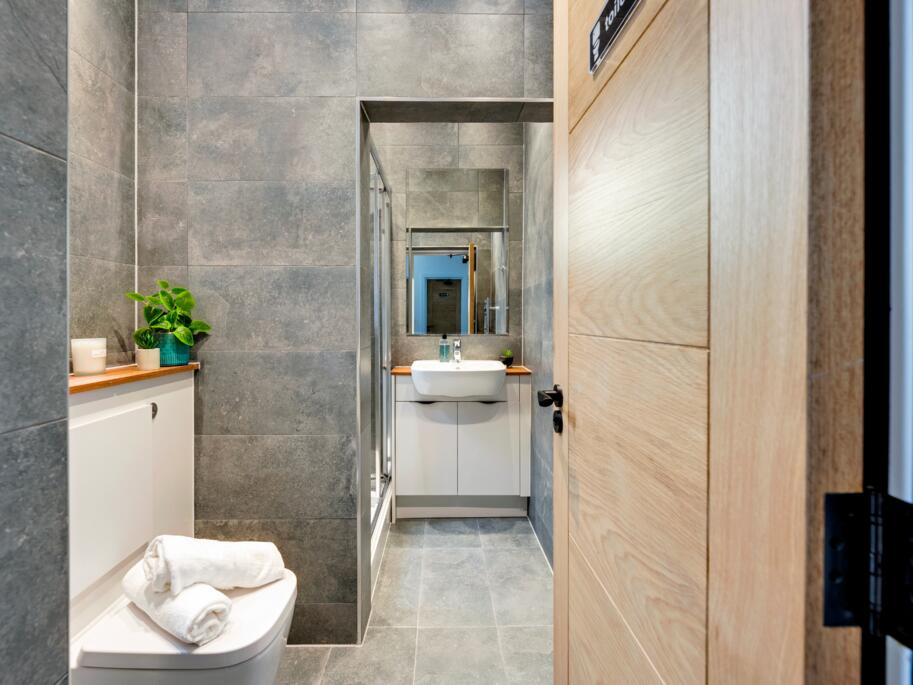 Additional property image - Apt 16, Yelland House #472769