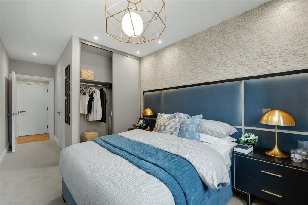 Main image of property: Oaklands Park, 2 Littleworth Road, Esher, KT10