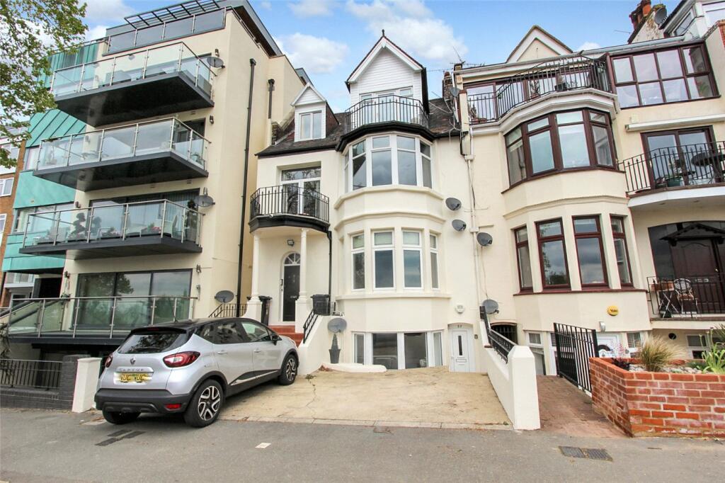 2 bedroom apartment for sale in Grand Parade, LeighonSea, Essex, SS9
