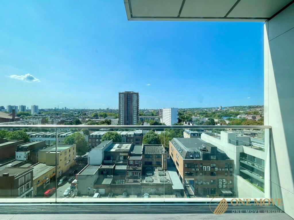 Main image of property: City North Place, Carriage House, N4